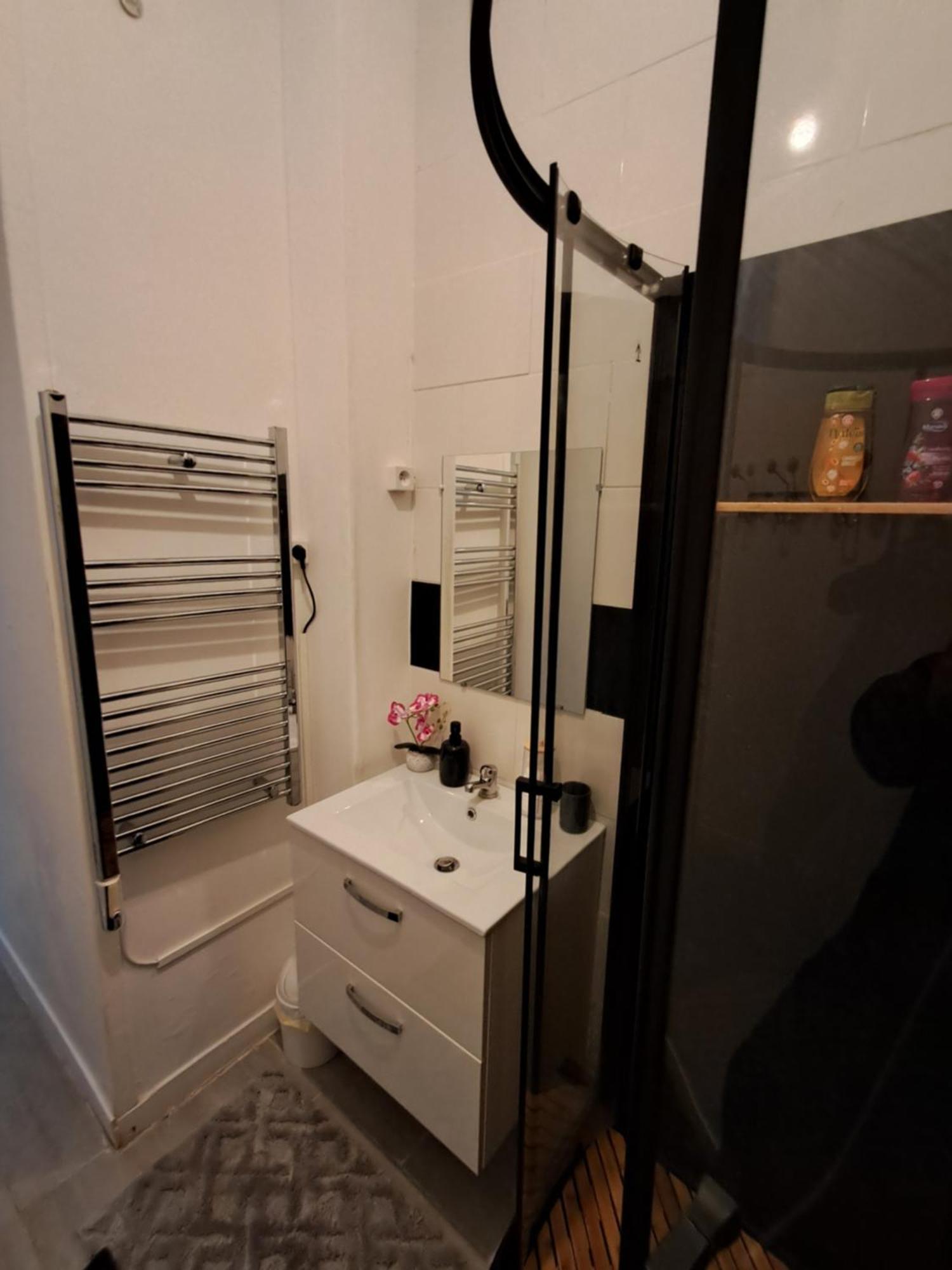 Location A Apartment *